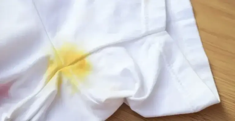 tirar mancha amarela da roupa